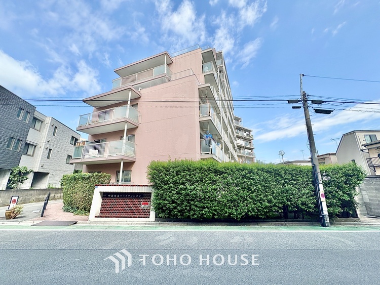 キッチン ◆愛育◆キッチンは家族の絆を育む大切な空間。シンプルで使い易いSystemKitchenで愉しく作る料理は愛情のある美味しいご馳走に。家族で使える広々としたダイニングキッチンです。