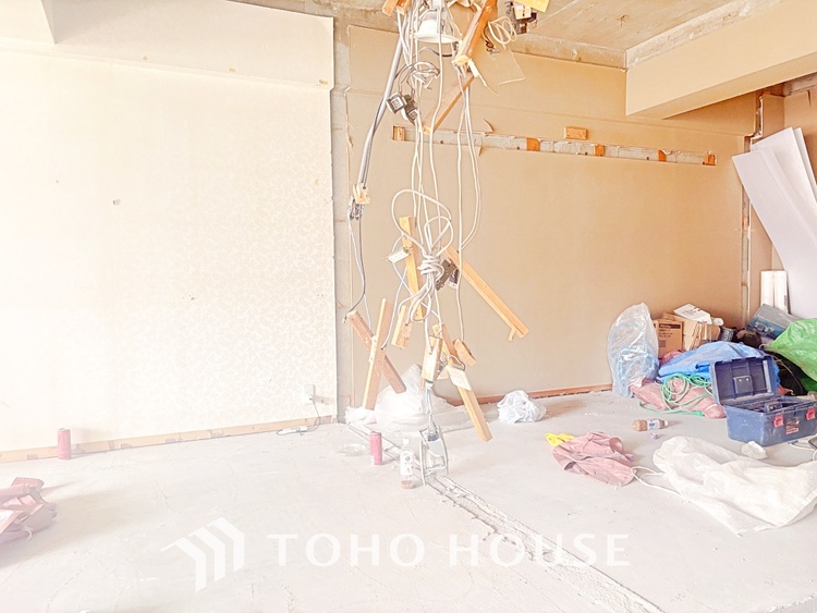 キッチン 広々としたキッチンのシンクは、料理の準備と片付けを楽にし、使いやすさを最大限に引き立てます。