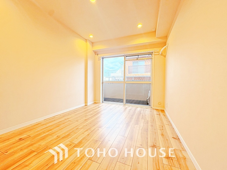 内装 【ROOM】感性を育むプライベートルームはシンプルでスマートな空間。好みの空間で読書をしたり、音楽を聞いたりと一人の時間も充実したものにできます。