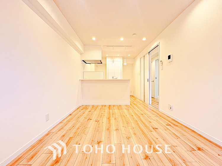 内装 ◆瀟洒な空間◆落ち着きのある彩が見事に調和させた瀟洒な空間を演出。ここに集まる家族の会話と笑顔が絶え間なく続く幸せな空間。