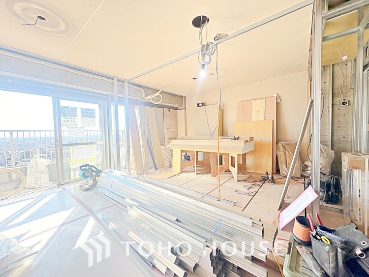 内装 【ROOM】感性を育むプライベートルームはシンプルでスマートな空間。好みの空間で読書をしたり、音楽を聞いたりと一人の時間も充実したものにできます。