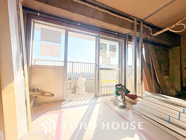 内装 ◆瀟洒な空間◆落ち着きのある彩が見事に調和させた瀟洒な空間を演出。ここに集まる家族の会話と笑顔が絶え間なく続く幸せな空間。