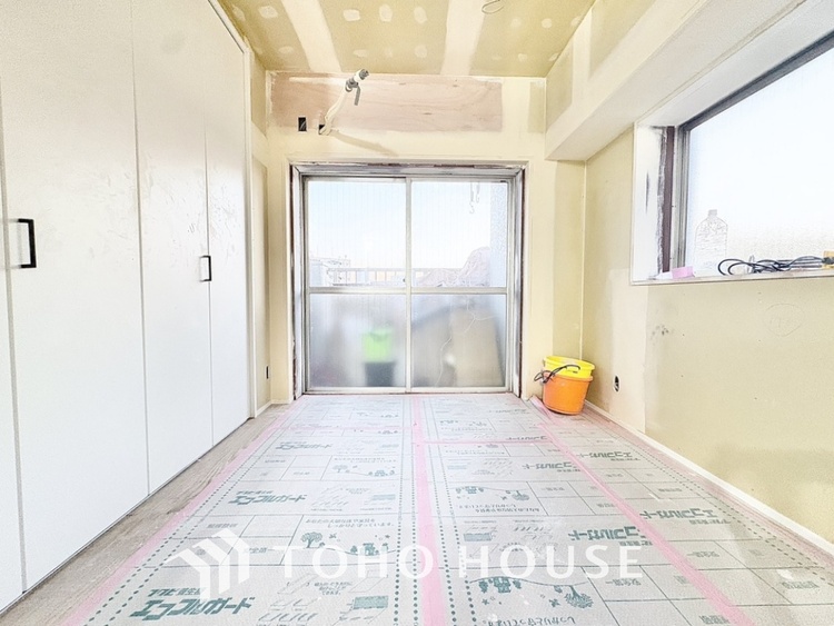 内装 【ROOM】感性を育むプライベートルームはシンプルでスマートな空間。好みの空間で読書をしたり、音楽を聞いたりと一人の時間も充実したものにできます。