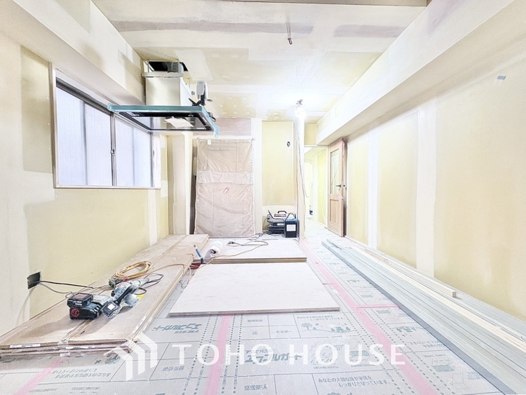 内装 ここはみんなが集い、食事と楽しい会話が始まる場所。話に夢中になりすぎて、ついつい時を忘れ、夜半過ぎになってしまう。そんな束の間の幸せを感じさせてくれます。