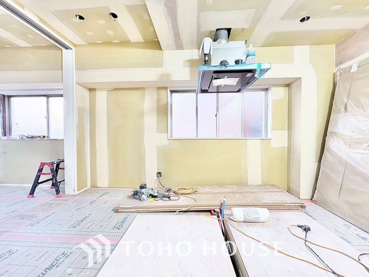 内装 使いやすく、明るい洋室に仕上がります。子供部屋や趣味のお部屋にご利用できます。ご自身で家具などを配置し、素敵な空間を創り上げられます。