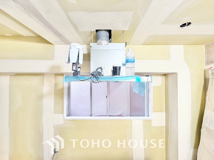 キッチン 手元の収納から、足元の収納までが全てスライド式で、奥のスペースまで有効に活用できます。奥まで上から見渡せるので、たまにしか使わない調理器具もサッと取出せます。