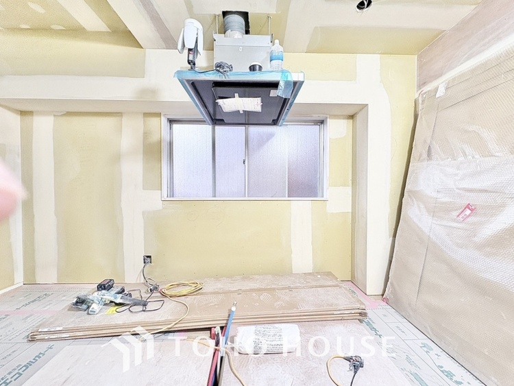 キッチン キッチンは家族の絆を育む大切な空間。シンプルで使い易いシステムキッチンで愉しく作る料理は愛情のある美味しいご馳走に。家族で使えるダイニングキッチンです。