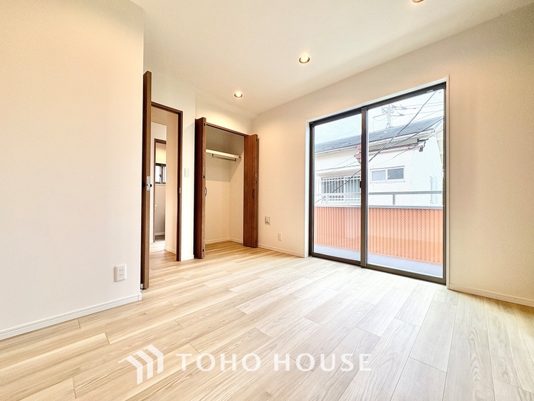 内装 【自身の道】華道、剣道、そしてここで暮らす者の正道。物事の正しい考えや愛する家族とのコミュニケーション。そんな考えの暮らし方がこの空間にも散りばめられている。