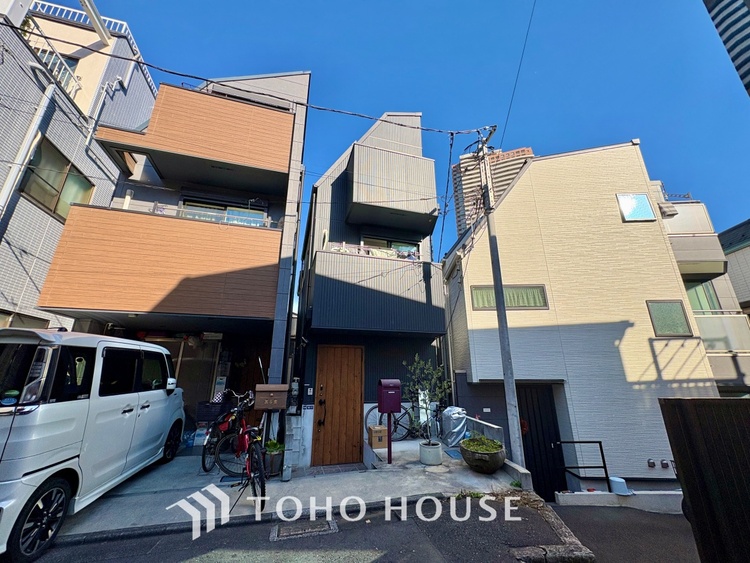 外観 【Toilet】トイレも全て新品に交換されており、清々しく新生活を始めることができます。白基調の清潔感のある空間に生まれ変わりました。