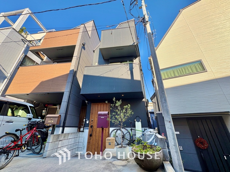 外観 【Kitchen】一歩一歩踏みしめる喜びを。光り眩い羨望のリビングへ。一歩一歩を踏みしめて家族の集う幸せの場所へ。すべてがクライマックスのマイベストホーム。