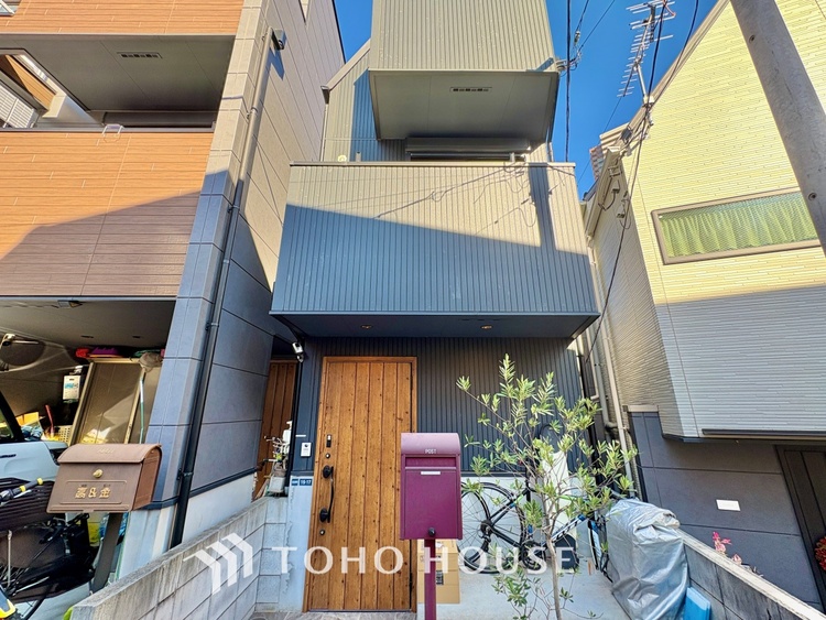 外観 【豪華絢爛】事も無げに美しく、伝えるには筆舌に尽くし難い。豪華絢爛や華美と言う事ではなく、住まう者にとって暮らし易く心地がいいと言う美しさがこの住まいには込められている。