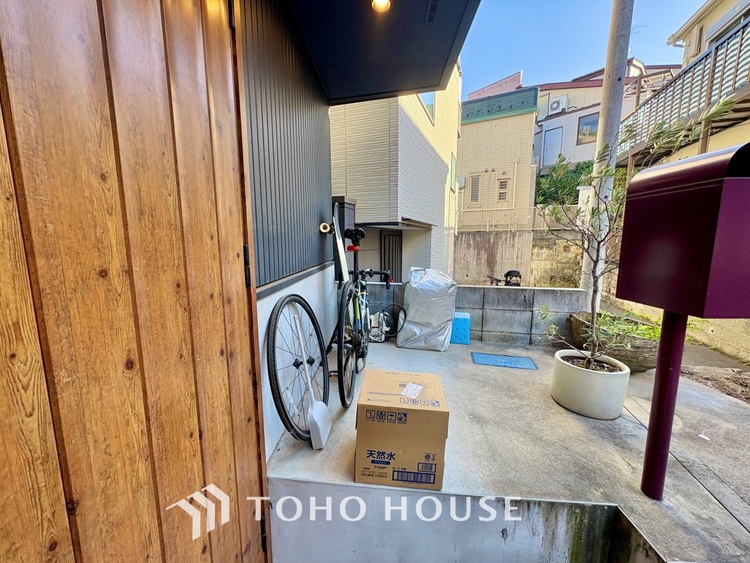 外観 【色彩】この空間に放たれた光は華美なまでに演出されたデザイン。流れる時をより芳醇なコーヒーの様な色彩奏でるアダージョ。そして情景豊かな作品のような暮らしがイメージできる。