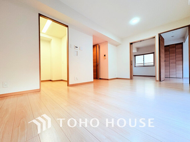 内装 上質な時間を育む暮らしのメインステージ。寛ぎとコミュニケーションを育む居心地のよい場所