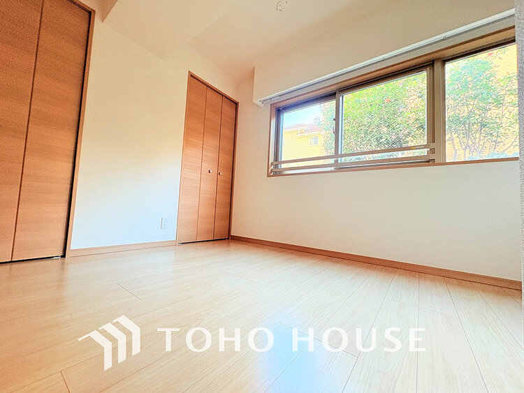 内装 採光もある洋室は、くつろぎのひと時を過ごすのにぴったり