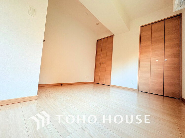 内装 シンプルですっきりとした室内は飽きのこない居心地の良い雰囲気