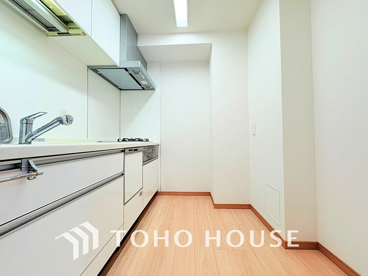 キッチン 落ち着きのあるカラーで統一された清潔感と気品が溢れるキッチン