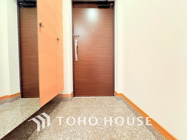 玄関 落ち着いた雰囲気の玄関、家族の帰りを暖かく迎えてくれます