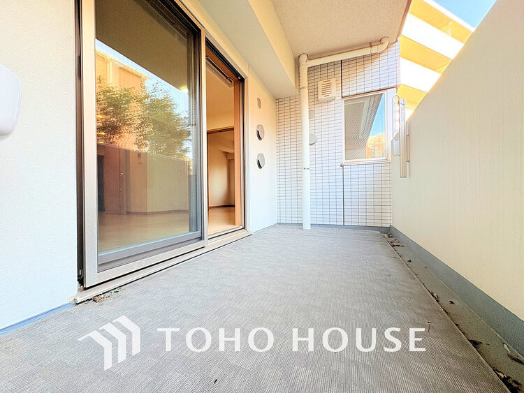 バルコニー 日当たりの良いバルコニーで晴れの日の洗濯物も楽しみになりますね