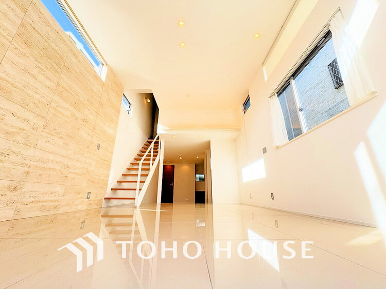 内装 家族みんなが爽やかに過ごせるように、光をたっぷり取り込んだLDK