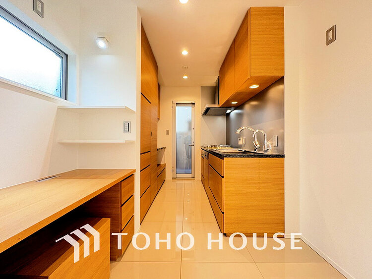 キッチン 落ち着きのあるカラーで統一された清潔感と気品が溢れるキッチン