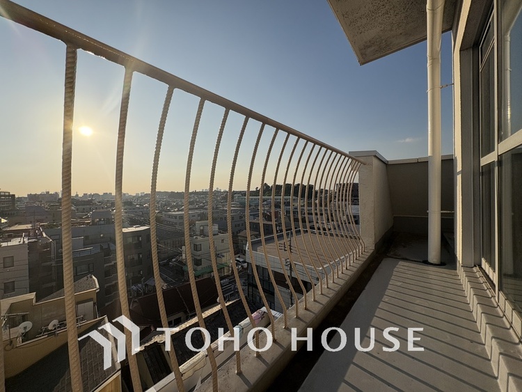 バルコニー 陽当たり良好なバルコニー