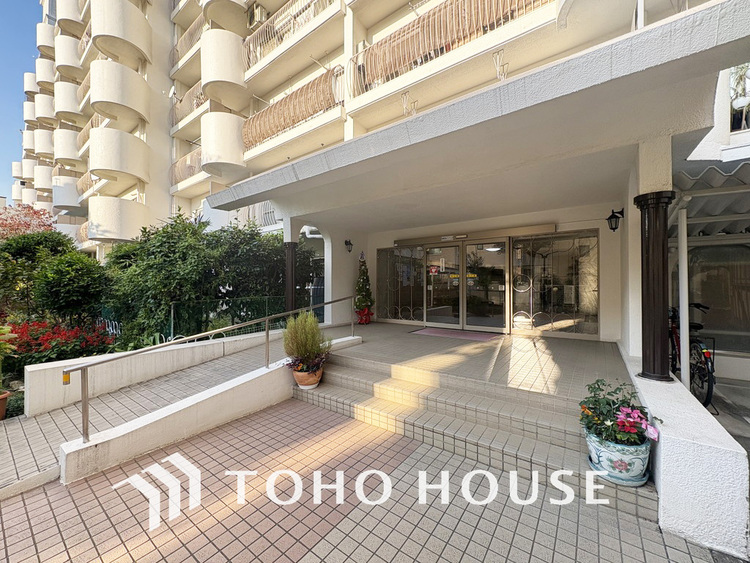 エントランス マンション入り口