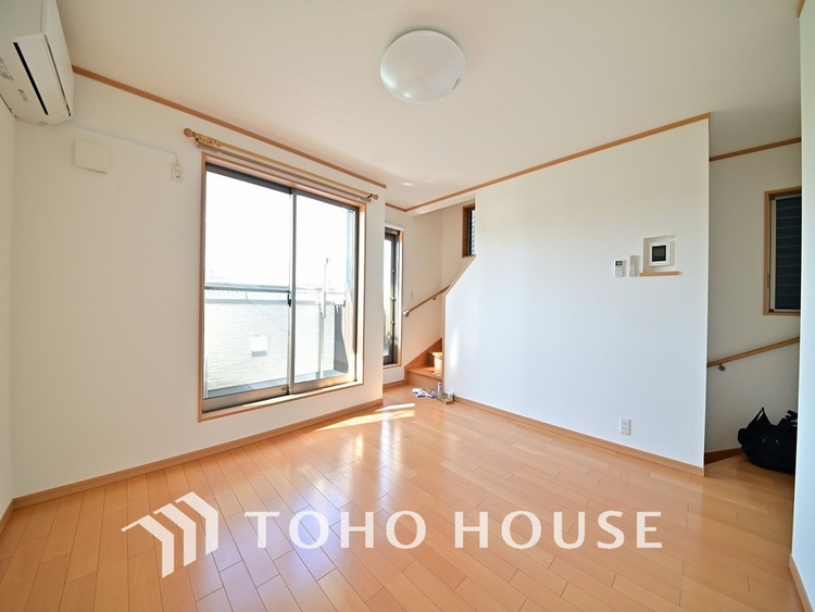 内装 柔らかな陽のそそぐ心地よいリビングダイニング