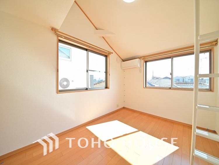 内装 採光もある洋室は、くつろぎのひと時を過ごすのにぴったり