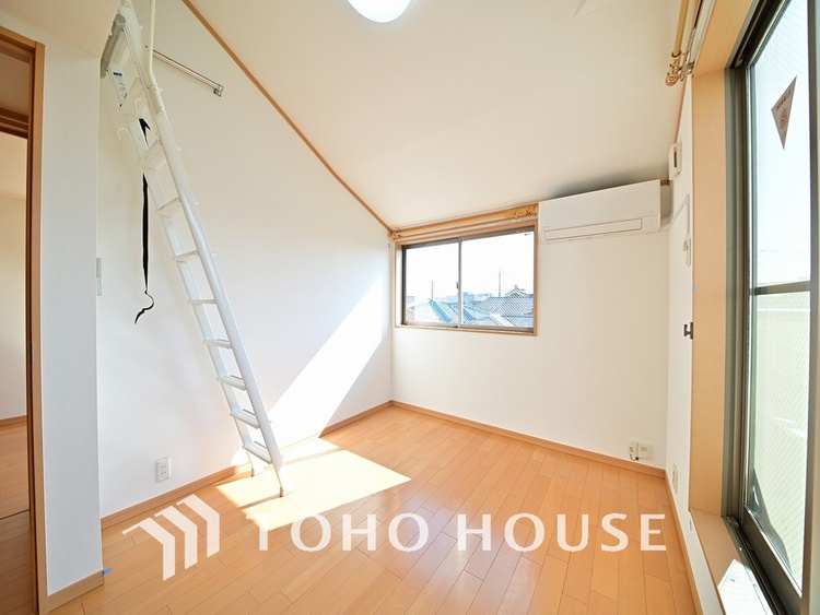 内装 シンプルですっきりとした室内は飽きのこない居心地の良い雰囲気です