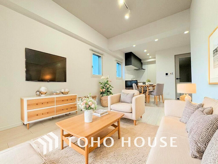 内装 広がりのある住空間、家族が集まるリビング・ダイニング(家具は全てCGです)