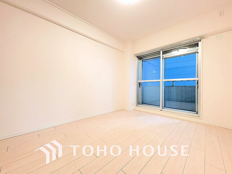 内装 採光もある洋室は、くつろぎのひと時を過ごすのにぴったり