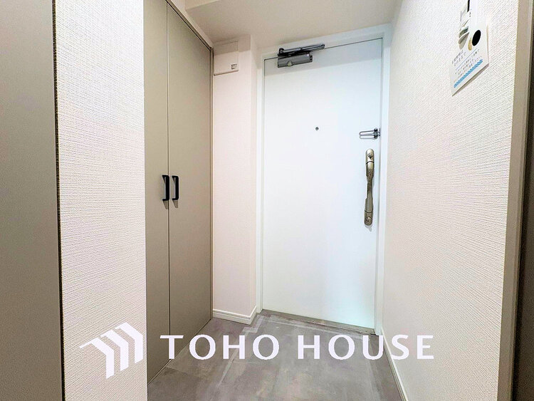 玄関 落ち着いた雰囲気の玄関、家族の帰りを暖かく迎えてくれます