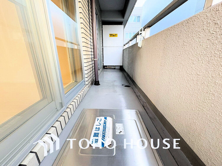 バルコニー 日当たりの良いバルコニーで晴れの日の洗濯物も楽しみになりますね