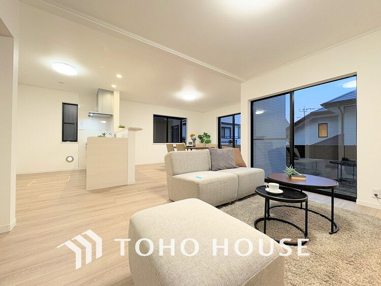 内装 家族みんなが爽やかに過ごせるように、光をたっぷり取り込んだLDK