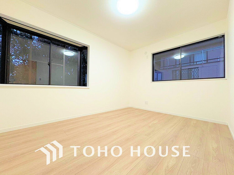 内装 採光もある洋室は、くつろぎのひと時を過ごすのにぴったり