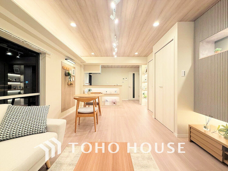 内装 家族みんなが爽やかに過ごせるように、光をたっぷり取り込んだLDK