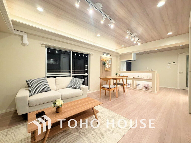 内装 上質な時間を育む暮らしのメインステージ。寛ぎとコミュニケーションを育む居心地のよい場所