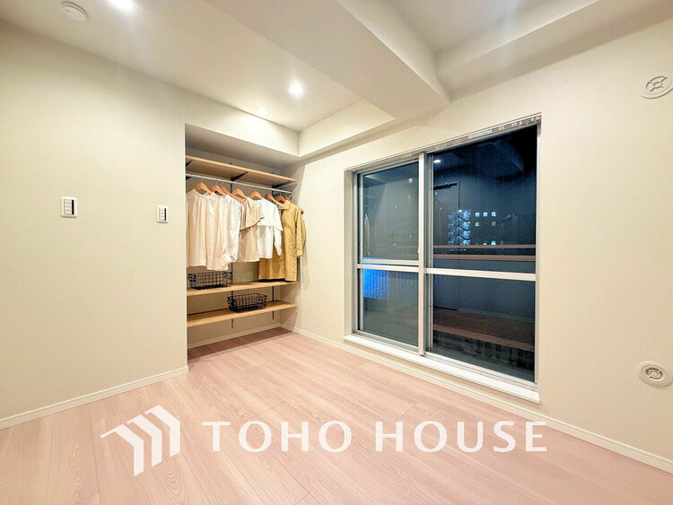 内装 採光もある洋室は、くつろぎのひと時を過ごすのにぴったり