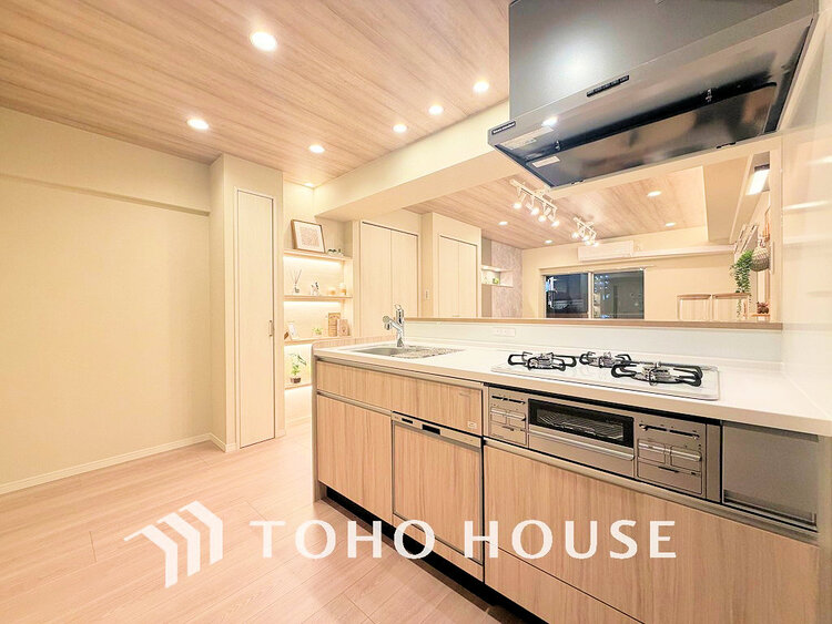 キッチン 落ち着きのあるカラーで統一された清潔感と気品が溢れるキッチン