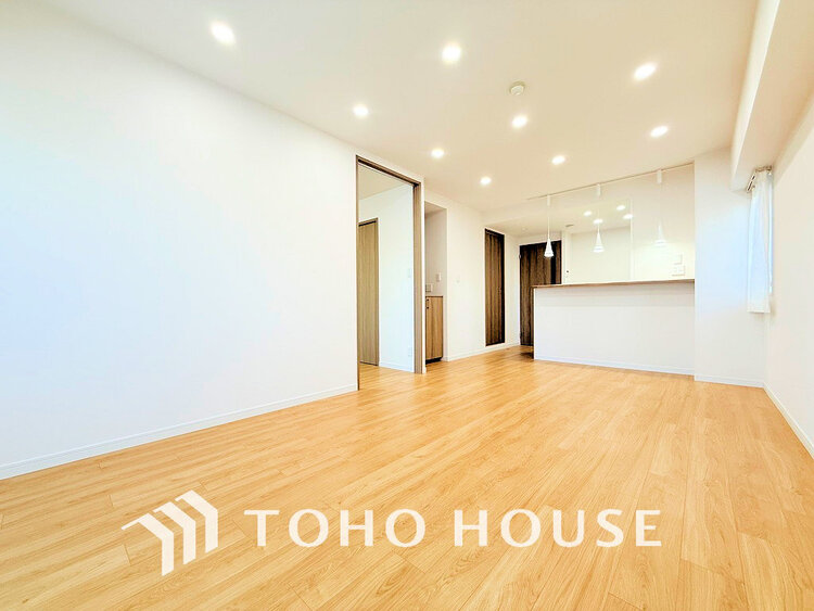 内装 上質な時間を育む暮らしのメインステージ。寛ぎとコミュニケーションを育む居心地のよい場所