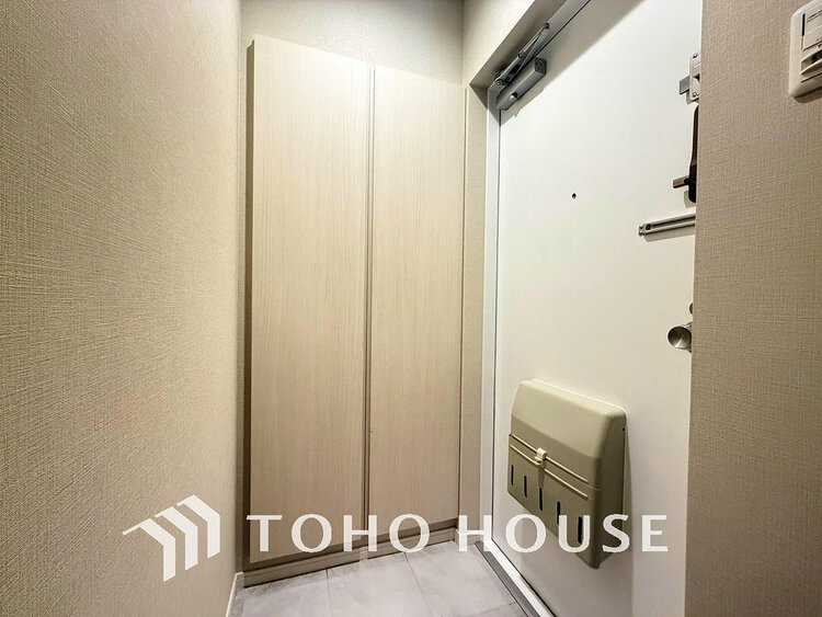 玄関 落ち着いた雰囲気の玄関、家族の帰りを暖かく迎えてくれます