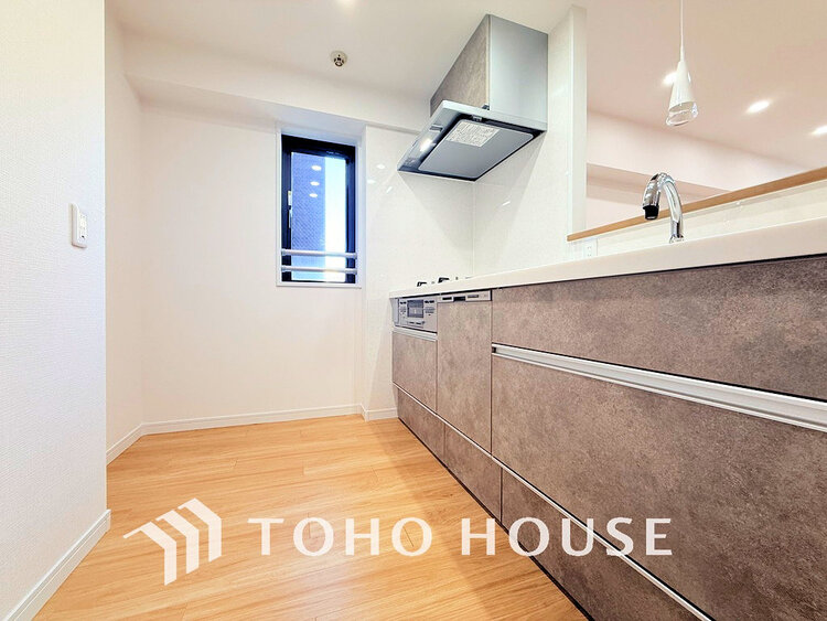 キッチン シンプルな部屋の雰囲気に溶け合うナチュラルキッチン