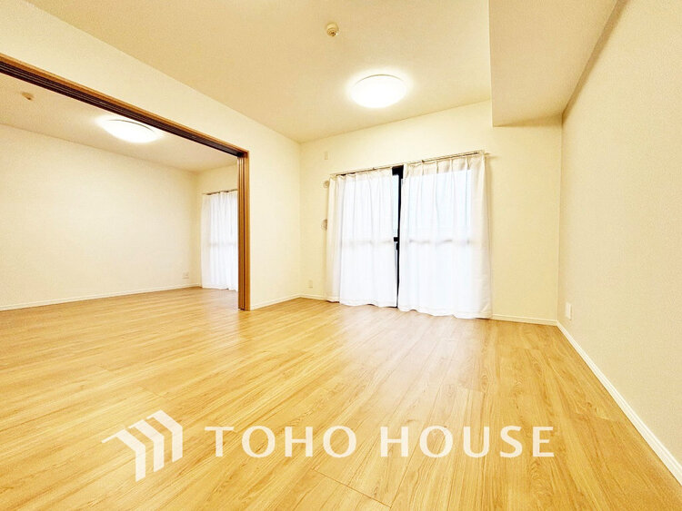 内装 広がりのある住空間、家族が集まるリビング・ダイニング