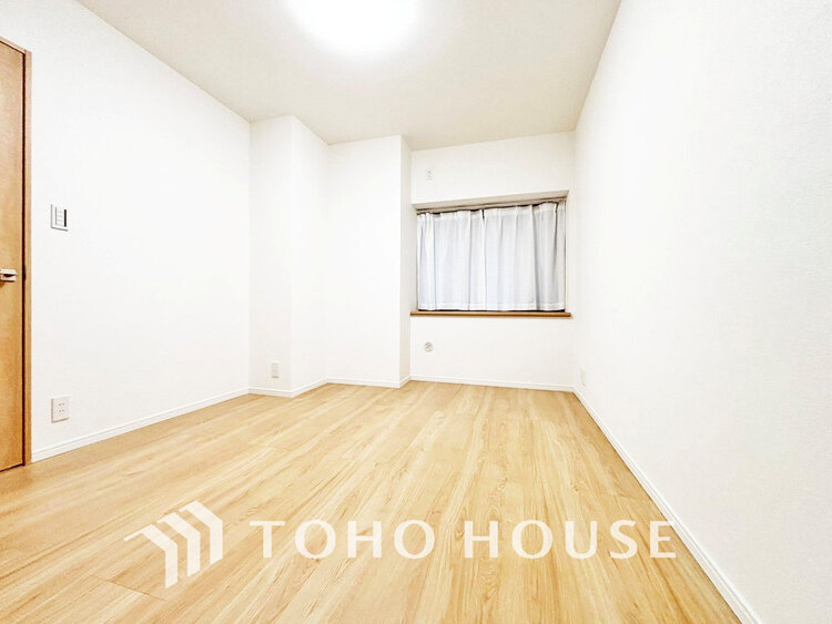 内装 採光もある洋室は、くつろぎのひと時を過ごすのにぴったり