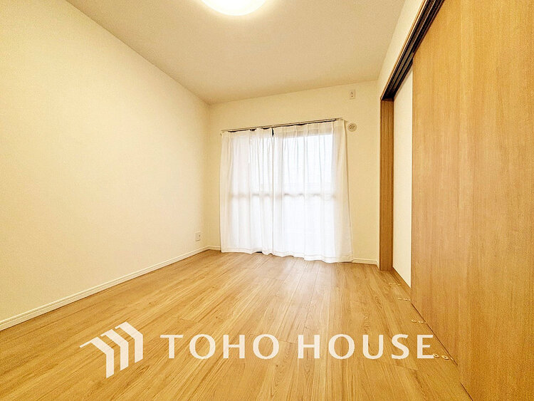 内装 シンプルですっきりとした室内は飽きのこない居心地の良い雰囲気