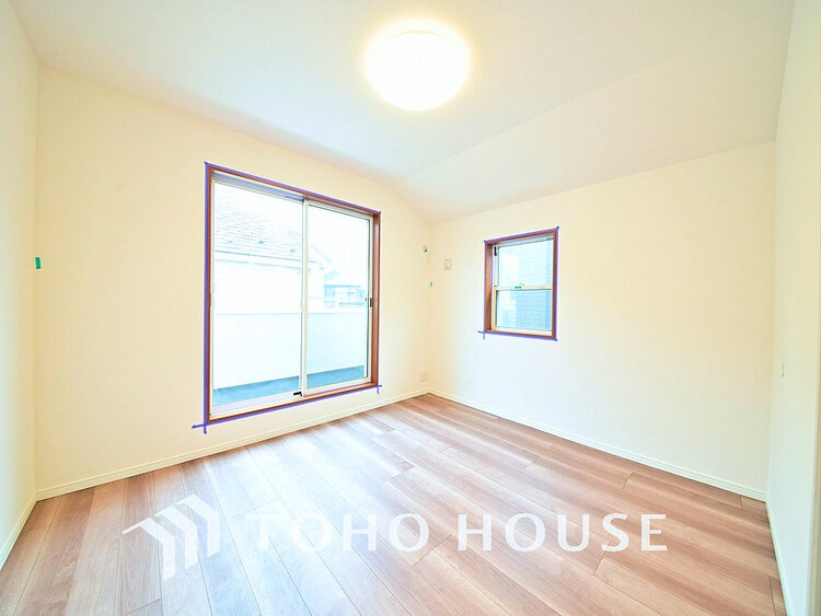 内装 採光もある洋室は、くつろぎのひと時を過ごすのにぴったり