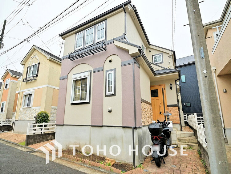 外観 〜閑静な住宅街に佇む中古戸建て〜家族みんながのびのびと暮らせるゆとりのある4LDK〜