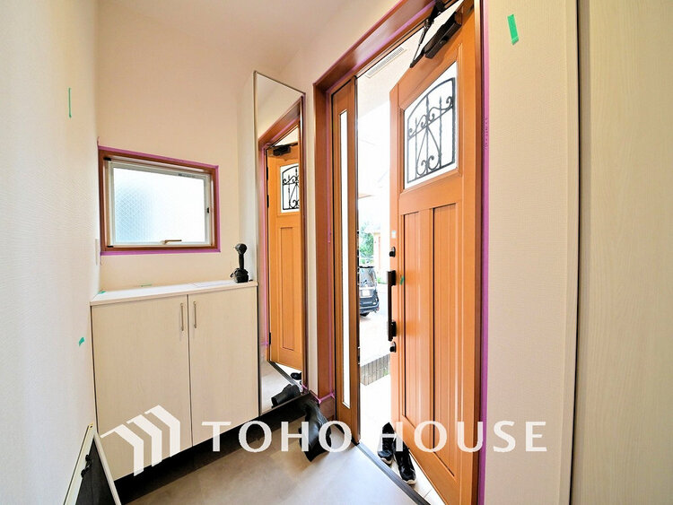 玄関 落ち着いた雰囲気の玄関、家族の帰りを暖かく迎えてくれます