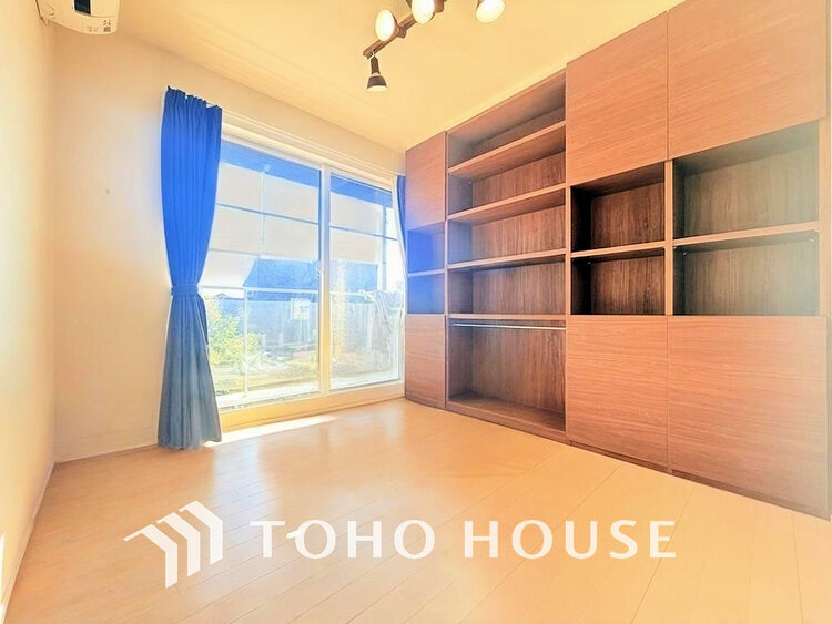 内装 シンプルですっきりとした室内は飽きのこない居心地の良い雰囲気(現地には家具があります)