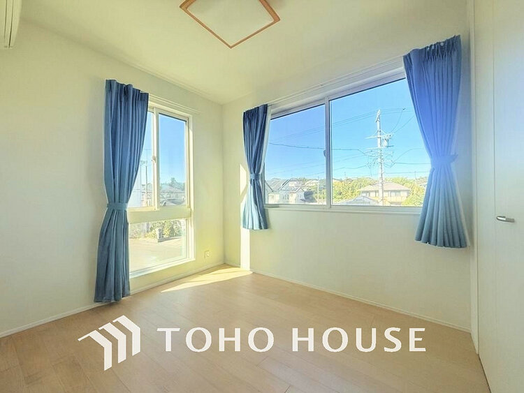 内装 家具の配置のし易い室内です。趣味の部屋としても充分な広さです(現地には家具があります)